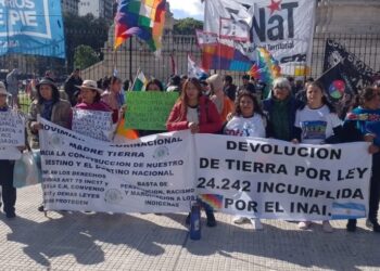 LOS PUEBLOS DE NUESTRA AMERICA INDIA Y MESTIZA RESISTIMOS LA RECOLONIZACION DE NUESTROS TERRITORIOS